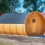 Campingfass Außenansicht auf Campingplatz Seitenansicht