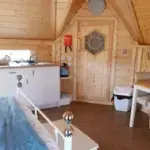 Kotta Innenansicht mit Einrichtung