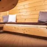 Grillhütte Bänke braune Auflagen
