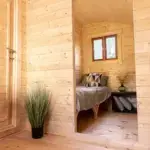 Camping Halb Pod mit Blick in den Schlafraum