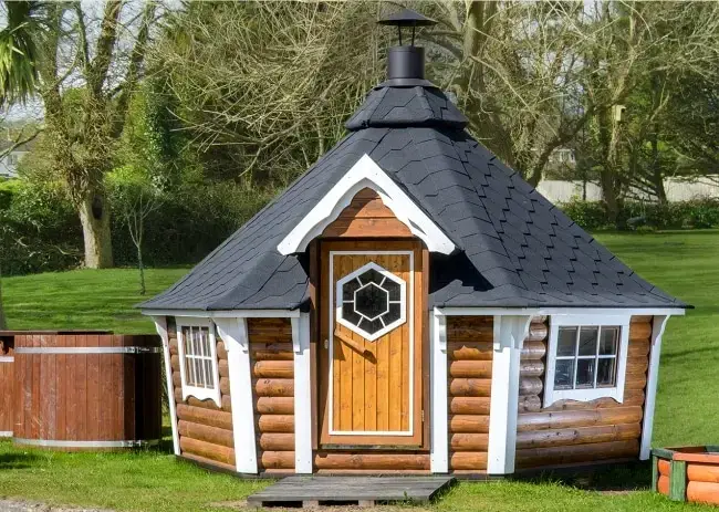 Grillhütte 9,2 m² mit schrägen Wänden