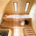 Camping Halb Pod E-Saunaofen und Saunabänke