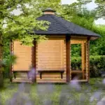 Pavillon 9.9 Außen mit Bänke